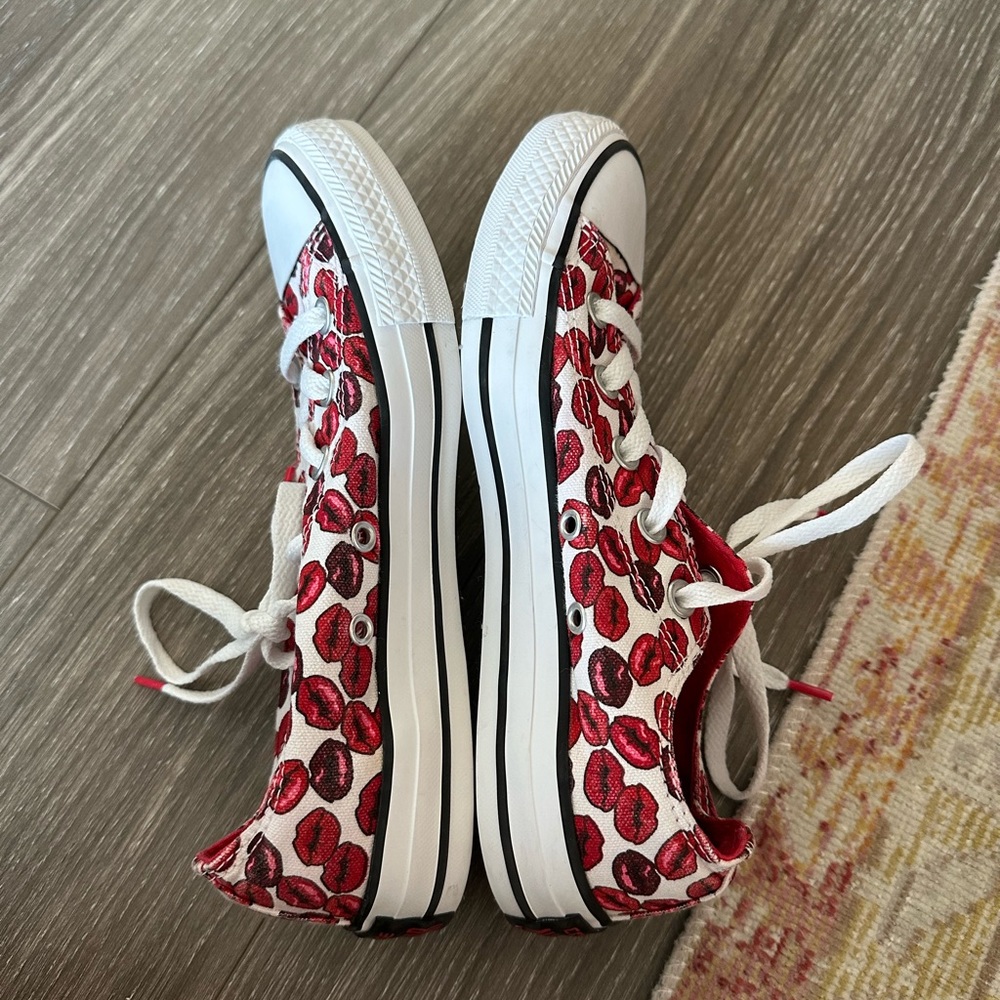RARE Converse All Stars with lips print. Size 6 - Picture 7 of 10
